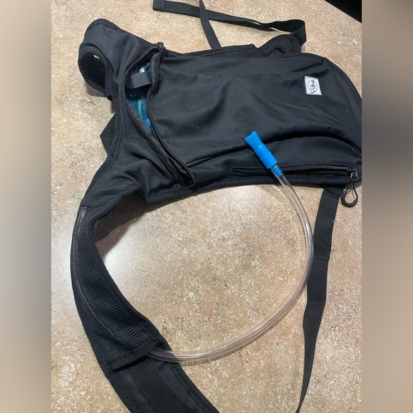 Black Vibe Hydration Backpack Pack - Picture 6 of 7